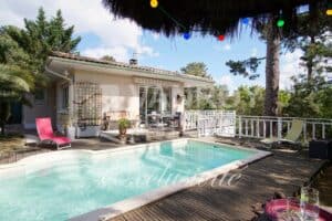 Arcachon - Abatilles / Villa T6 avec piscine sur parcelle arborée / Extérieur, terrasse et piscine