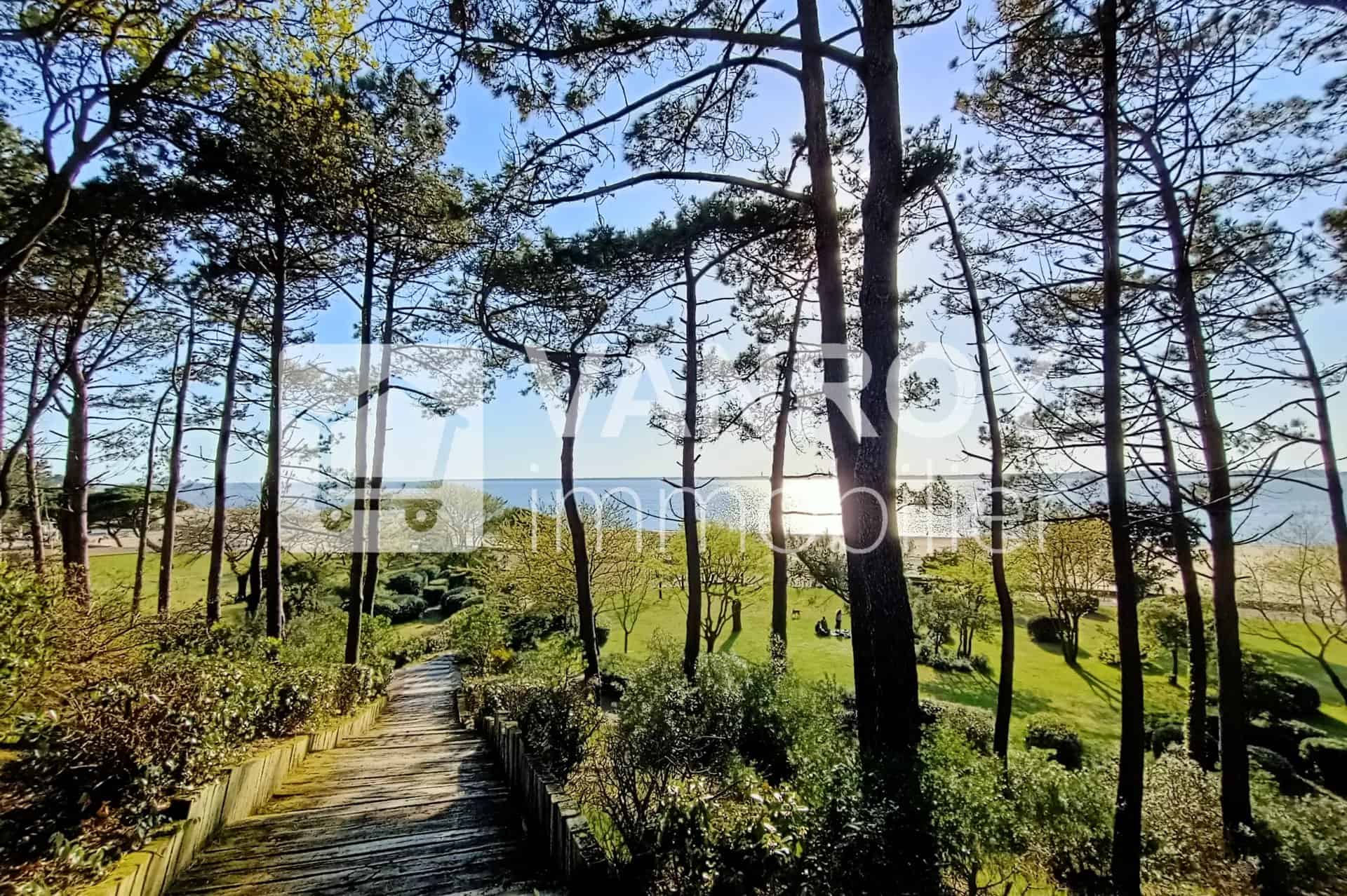 Arcachon - Parc Pereire / Villa Gaume contemporaine au calme / Vue depuis la corniche Pereire