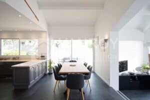 Villa contemporaine Arcachon - Abatilles, intérieur lumineux et moderne.