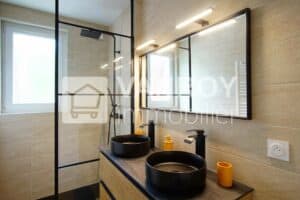 Arcachon - Abatilles / Appartement T3 refait à neuf avec garage, terrasse et jardin / Salle d'eau avec douche Italienne