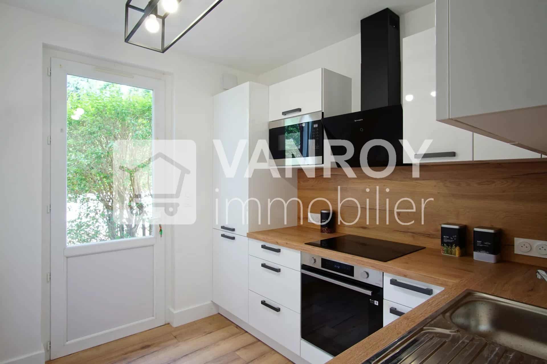 Arcachon - Abatilles / Appartement T3 refait à neuf avec garage, terrasse et jardin / Cuisine